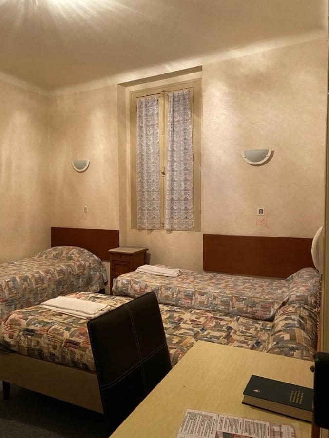 Hotel - Restaurant - Bar Saint Avit L Hotel Des Tchoumjeu لورد المظهر الخارجي الصورة