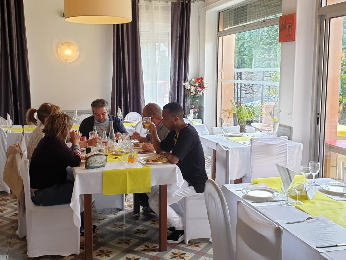 Hotel - Restaurant - Bar Saint Avit L Hotel Des Tchoumjeu لورد المظهر الخارجي الصورة
